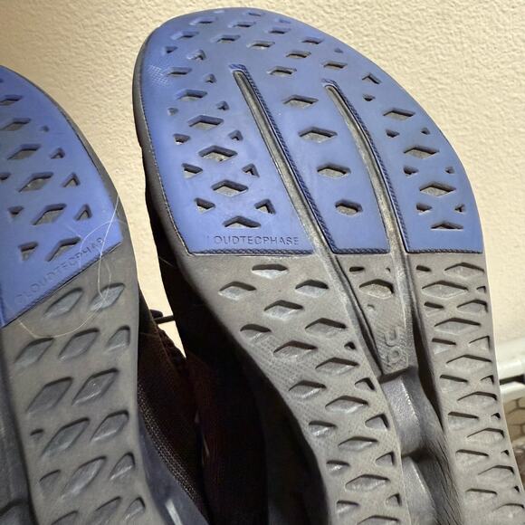 On Cloud Helion Cloudsurfer Women's sneaker in Black/Cobalt sz 9.5 - Picture 7 of 10